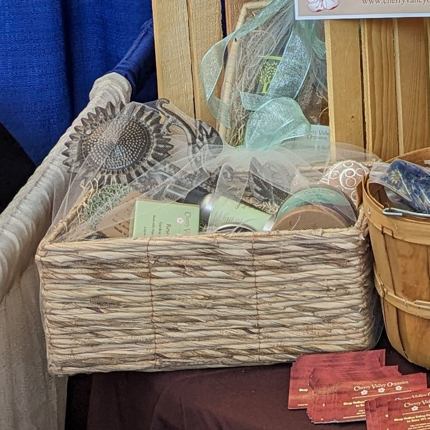 Gardener's Deluxe Gift Basket - Cherry Valley Organics